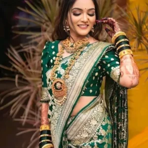 KanjiQueen  Woven, Self Design Banarasi Silk Blend, Pure Silk Saree  (Magenta, Brown)